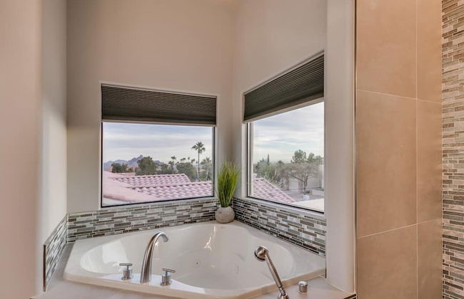 Luxury Contemporary Sanctuary w/ Pool and Views! - Photo 30