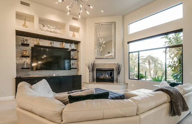 Luxury Contemporary Sanctuary w/ Pool and Views! - Photo 21