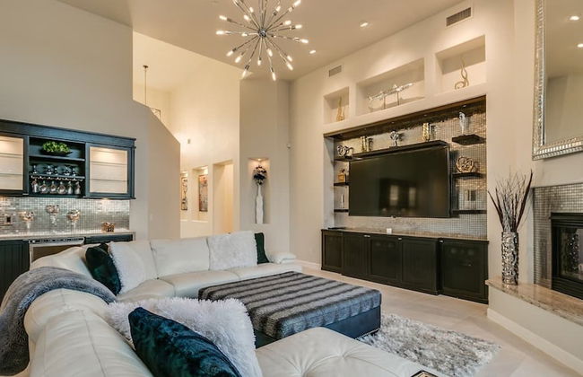 Luxury Contemporary Sanctuary w/ Pool and Views! - Photo 22
