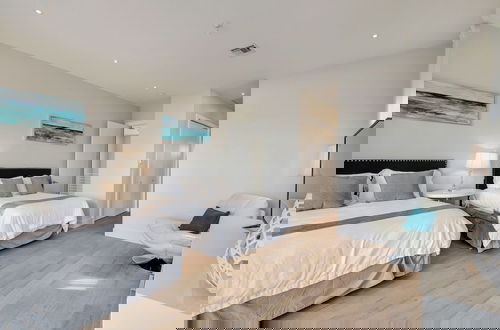 Foto 6 - Luxurious Beach Retreat w/ Heated Pool&basketball