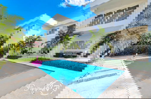 Foto 72 - Luxurious Beach Retreat w/ Heated Pool&basketball