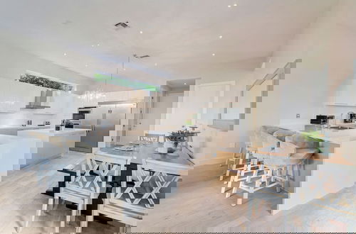 Foto 68 - Luxurious Beach Retreat w/ Heated Pool&basketball