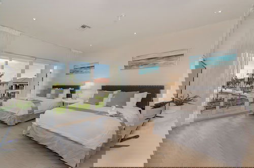Foto 37 - Luxurious Beach Retreat w/ Heated Pool&basketball