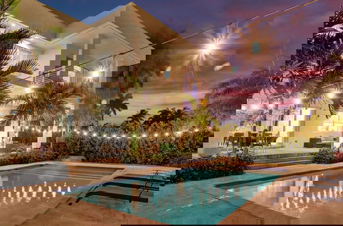 Foto 59 - Luxurious Beach Retreat w/ Heated Pool&basketball