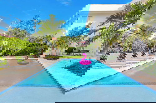 Foto 22 - Luxurious Beach Retreat w/ Heated Pool&basketball