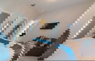 Foto 3 - Luxurious Beach Retreat w/ Heated Pool&basketball