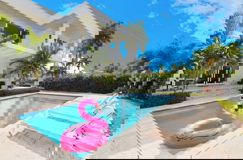Foto 66 - Luxurious Beach Retreat w/ Heated Pool&basketball