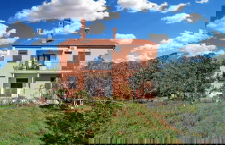 Foto 1 - Bright Apartment With Garden and Balcony