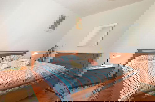Foto 3 - Bright Apartment With Garden and Balcony