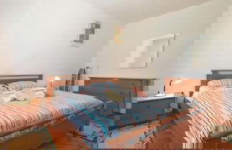 Foto 3 - Bright Apartment With Garden and Balcony