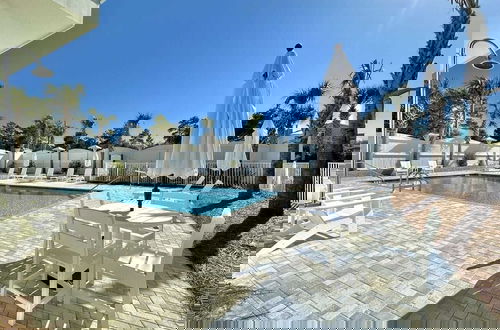 Foto 2 - Nacho Beach House by Avantstay Inlet Beach Sleeps 10 + Pool