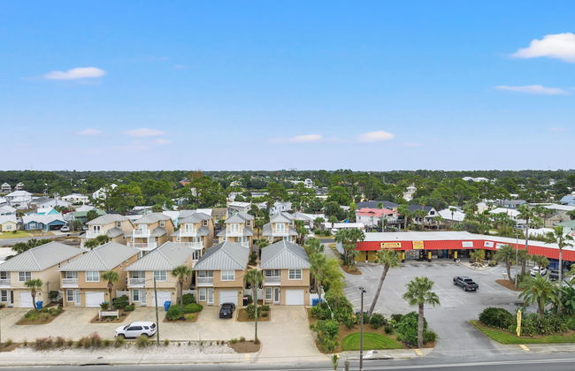 Escape to Sand Dollar Holler: Coastal Retreat, 3 Beds, 2.5 Baths, Sleeps 10! - Photo 68