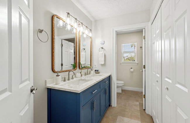Escape to Sand Dollar Holler: Coastal Retreat, 3 Beds, 2.5 Baths, Sleeps 10! - Photo 23