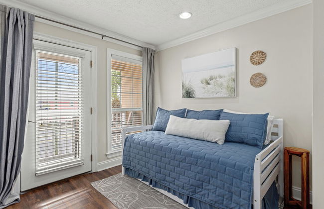 Escape to Sand Dollar Holler: Coastal Retreat, 3 Beds, 2.5 Baths, Sleeps 10! - Photo 10