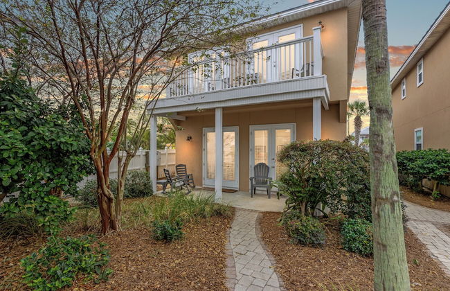 Escape to Sand Dollar Holler: Coastal Retreat, 3 Beds, 2.5 Baths, Sleeps 10! - Photo 69