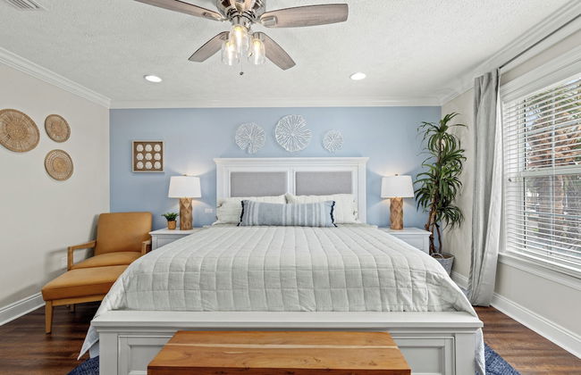 Escape to Sand Dollar Holler: Coastal Retreat, 3 Beds, 2.5 Baths, Sleeps 10! - Photo 7