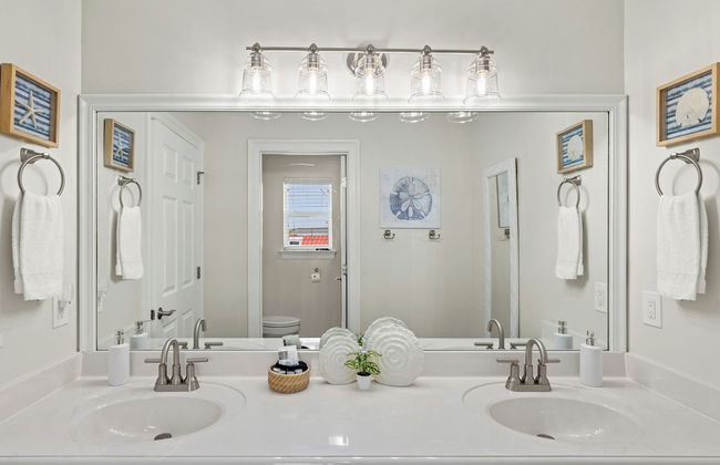 Escape to Sand Dollar Holler: Coastal Retreat, 3 Beds, 2.5 Baths, Sleeps 10! - Photo 25