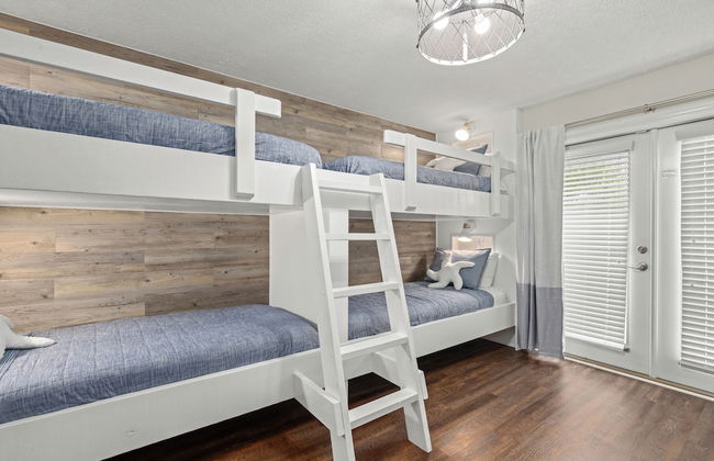 Escape to Sand Dollar Holler: Coastal Retreat, 3 Beds, 2.5 Baths, Sleeps 10! - Photo 16