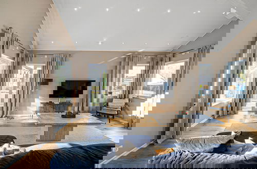 Photo 12 - Modern Villa With Jacuzzi