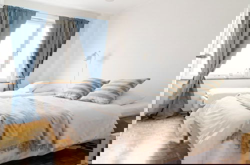 Photo 2 - Bright Apt - Design District