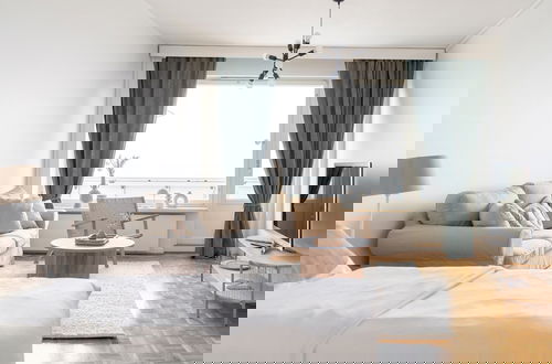 Photo 11 - Bright Apt - Design District