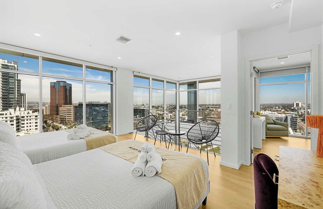 @marbella Lane - Chic 2BR Penthouse w/ Ocean Views - Foto 1