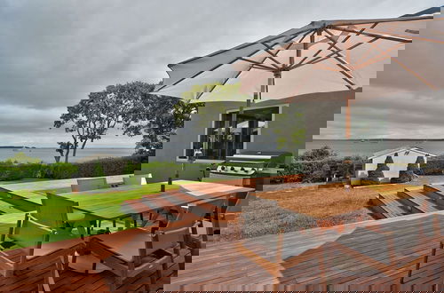 Photo 3 - Sunset Villa by Rove Beachfront w Deck Pool