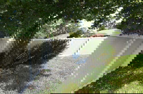 Foto 48 - Hidden Oasis Spacious Home With Salt Water Heated Pool Hot Tub Fenced Yard Pets are Welcome