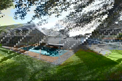 Foto 3 - Hidden Oasis Spacious Home With Salt Water Heated Pool Hot Tub Fenced Yard Pets are Welcome