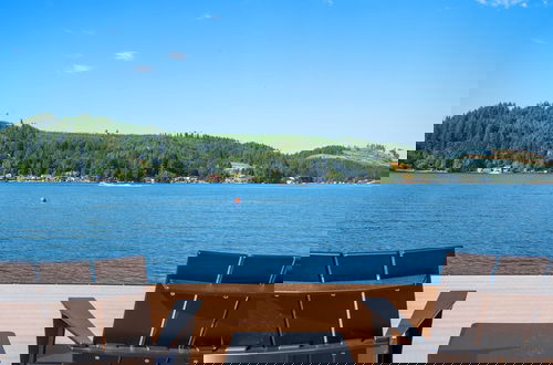 Foto 48 - Lakefront Luxury Stunning Views Dock Hot Tub