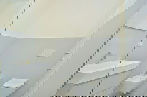 Foto 12 - Trendy Seafront Apartment With Terrace