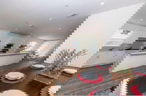Photo 3 - Private Room With Shared Bathroom