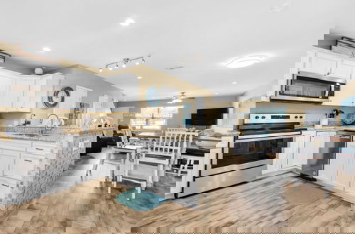 Photo 8 - Woodland Shores 37: Steps to Beach, 2 Pools + Free Attraction Tickets!