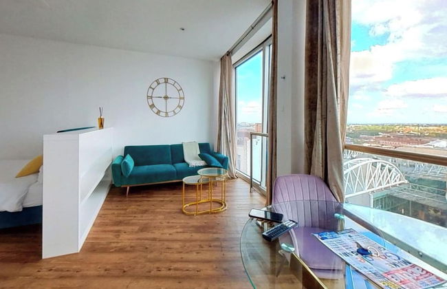 1 Bed City Studio Sleeps 3 - Wifi, Views - Foto 1