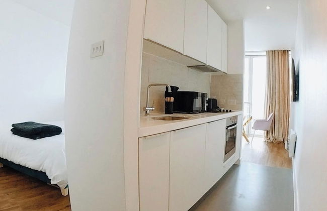 1 Bed City Studio Sleeps 3 - Wifi, Views - Foto 2