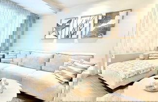 Foto 1 - Spacious Bright Apartment Steps From the Beach i