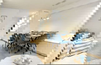 Photo 2 - Spacious Bright Apartment Steps From the Beach i