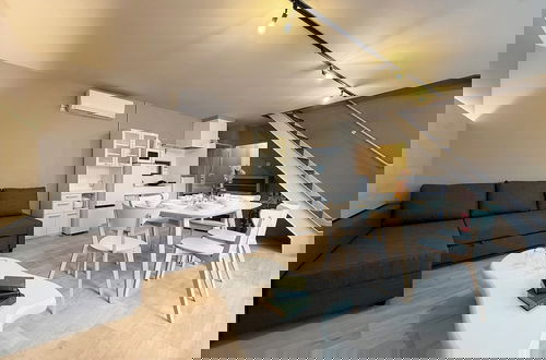 Photo 3 - Reno bld 301