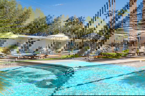 Foto 1 - The Monkey Tree Hotel Buyout by Avantstay Entire Hotel Buyout! Funky Rooms w/ Modern Amenities!
