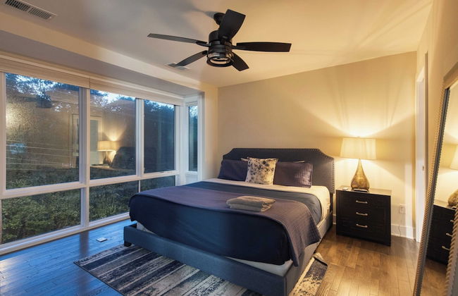 Luxe 4bdr w/ Balcony & Parking, 10 Mins to Broadway 9th Avenue by Avantstay - Photo 13