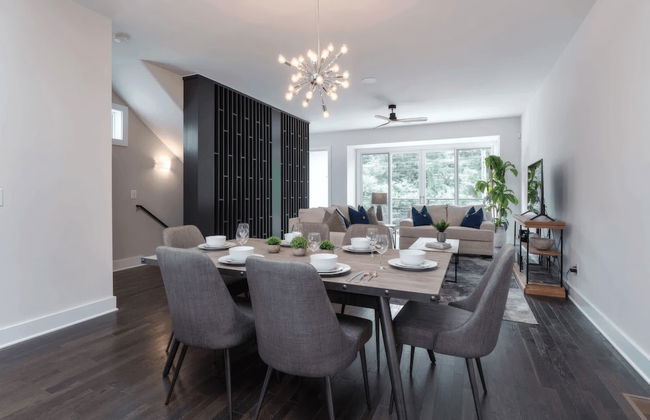 Luxe 4bdr w/ Balcony & Parking, 10 Mins to Broadway 9th Avenue by Avantstay - Photo 4