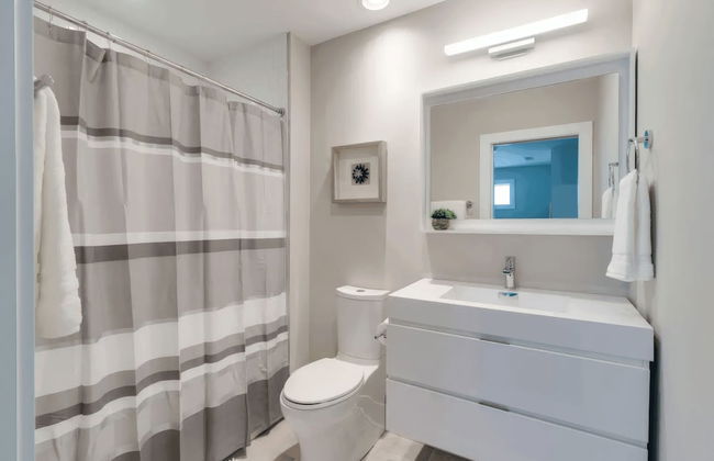 Luxe 4bdr w/ Balcony & Parking, 10 Mins to Broadway 9th Avenue by Avantstay - Photo 18