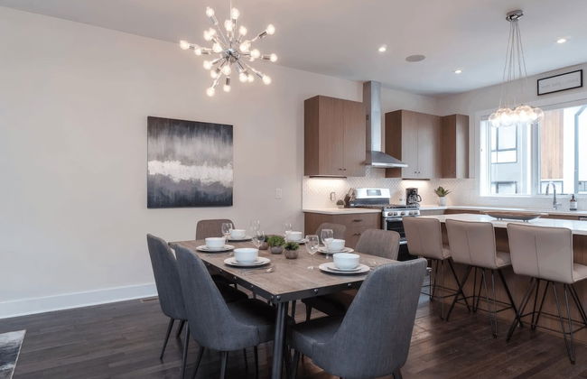 Luxe 4bdr w/ Balcony & Parking, 10 Mins to Broadway 9th Avenue by Avantstay - Photo 7