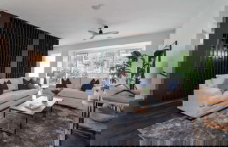 Foto 1 - Sleek Modern Stay w/ Balcony & Parking Near Broadway 9th Ave