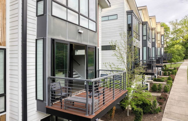 Luxe 4bdr w/ Balcony & Parking, 10 Mins to Broadway 9th Avenue by Avantstay - Photo 24