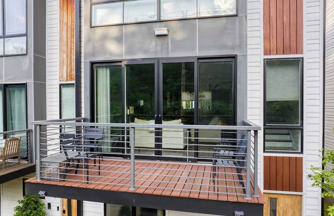 Luxe 4bdr w/ Balcony & Parking, 10 Mins to Broadway 9th Avenue by Avantstay - Photo 27