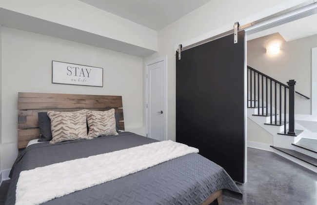 Luxe 4bdr w/ Balcony & Parking, 10 Mins to Broadway 9th Avenue by Avantstay - Photo 17