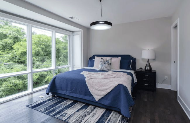 Luxe 4bdr w/ Balcony & Parking, 10 Mins to Broadway 9th Avenue by Avantstay - Photo 12