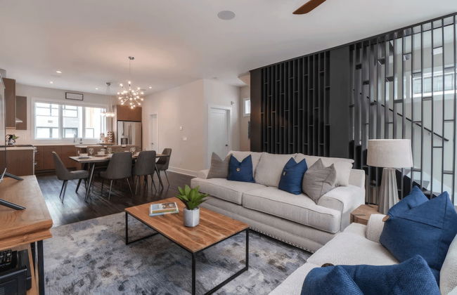 Luxe 4bdr w/ Balcony & Parking, 10 Mins to Broadway 9th Avenue by Avantstay - Photo 5