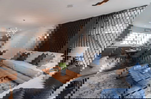 Foto 5 - Sleek Modern Stay w/ Balcony & Parking Near Broadway 9th Ave